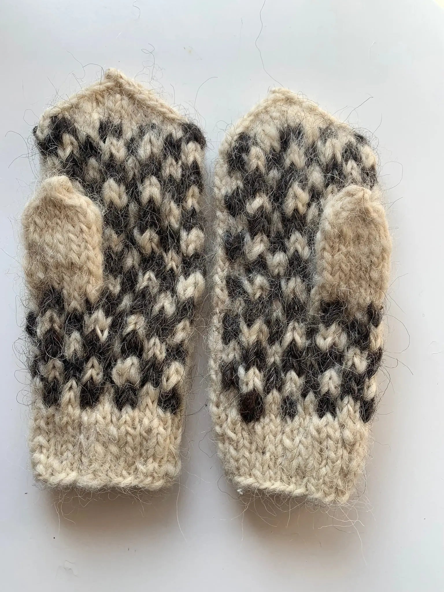 Woolen mittens SallySheep