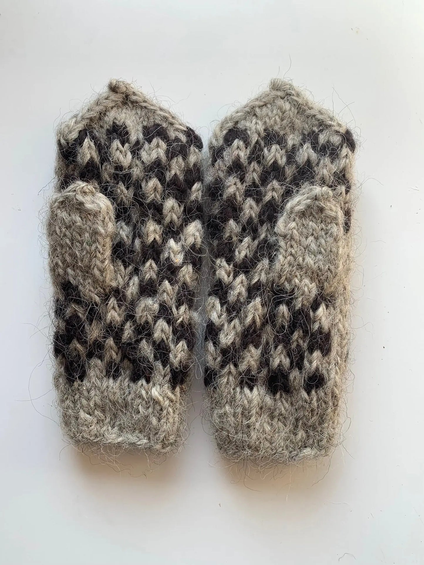 Woolen mittens SallySheep