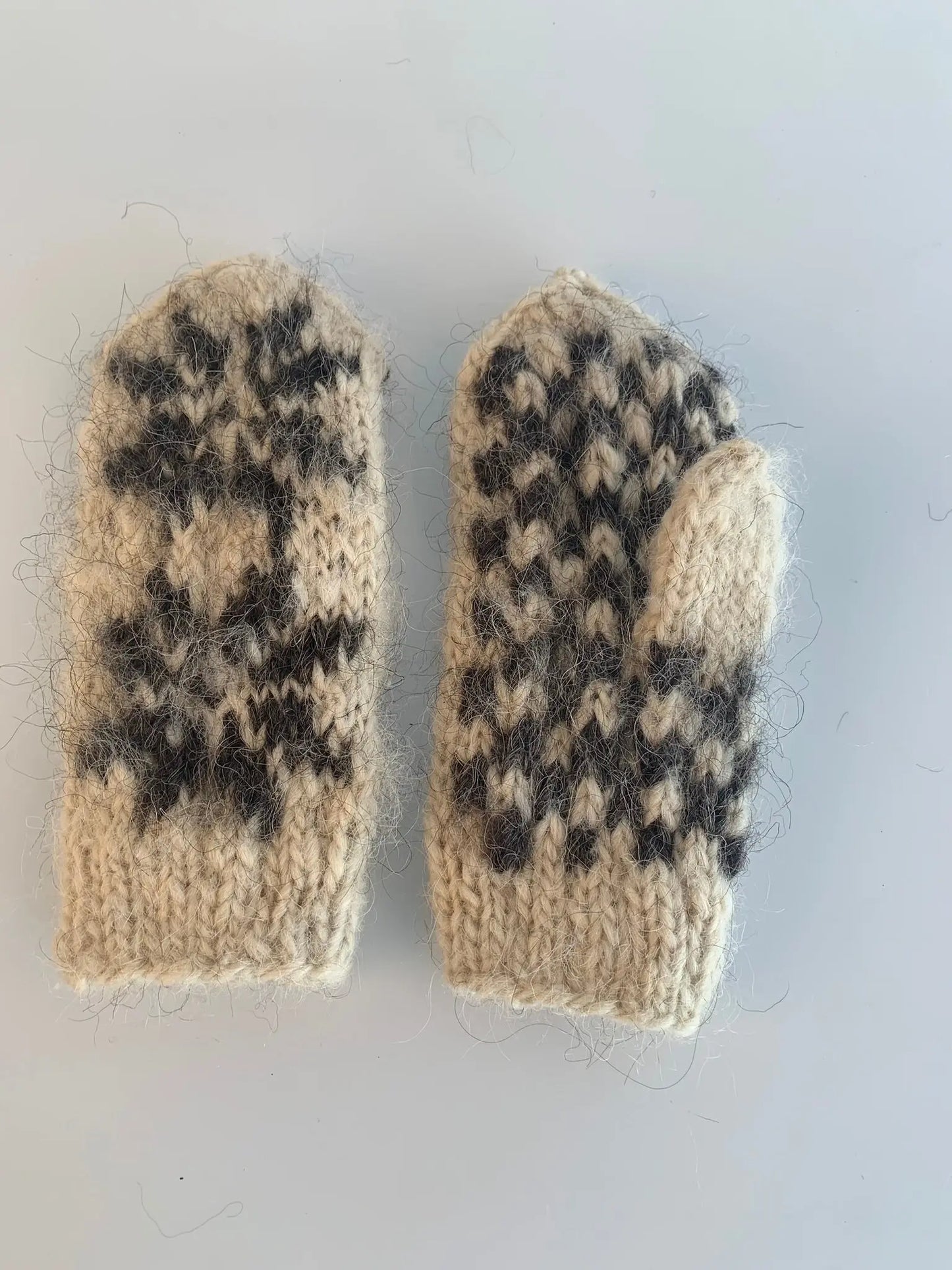 Woolen mittens SallySheep